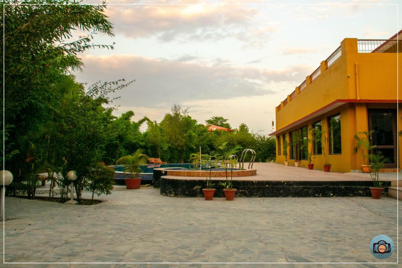 Aura Corbett Resort Corbett National Park Bagian luar foto