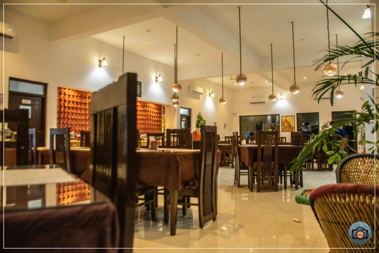 Aura Corbett Resort Corbett National Park Bagian luar foto